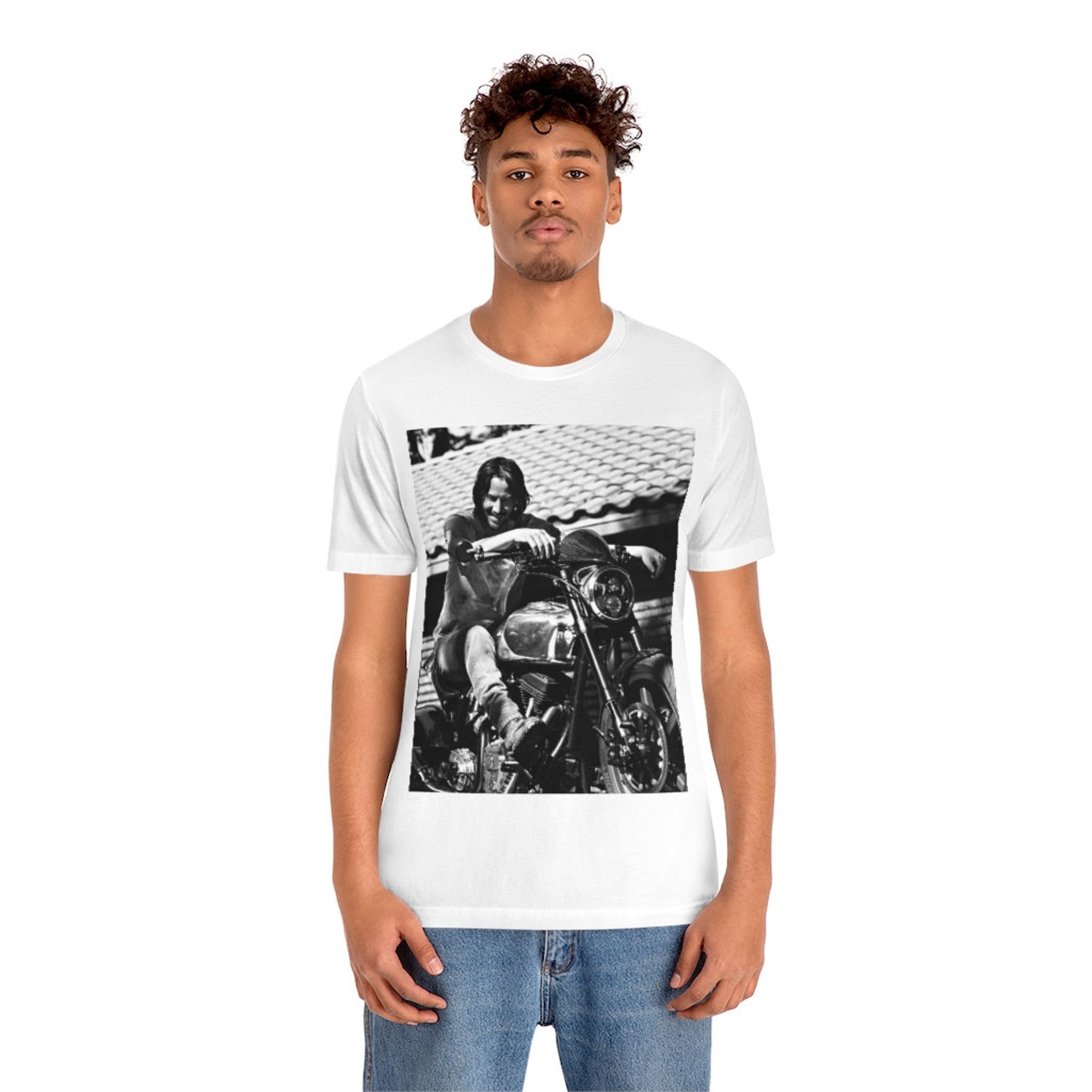 Keanu Reeves T-Shirt / Aesthetic Premium Unisex Crew Neck T-Shirt / Aesthetic Clothing / Birthday Gift / Minimalist Style Tee