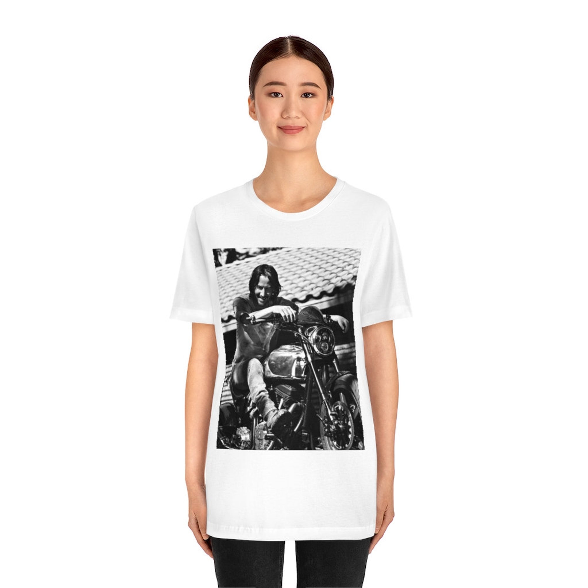 Keanu Reeves T-Shirt / Aesthetic Premium Unisex Crew Neck T-Shirt / Aesthetic Clothing / Birthday Gift / Minimalist Style Tee