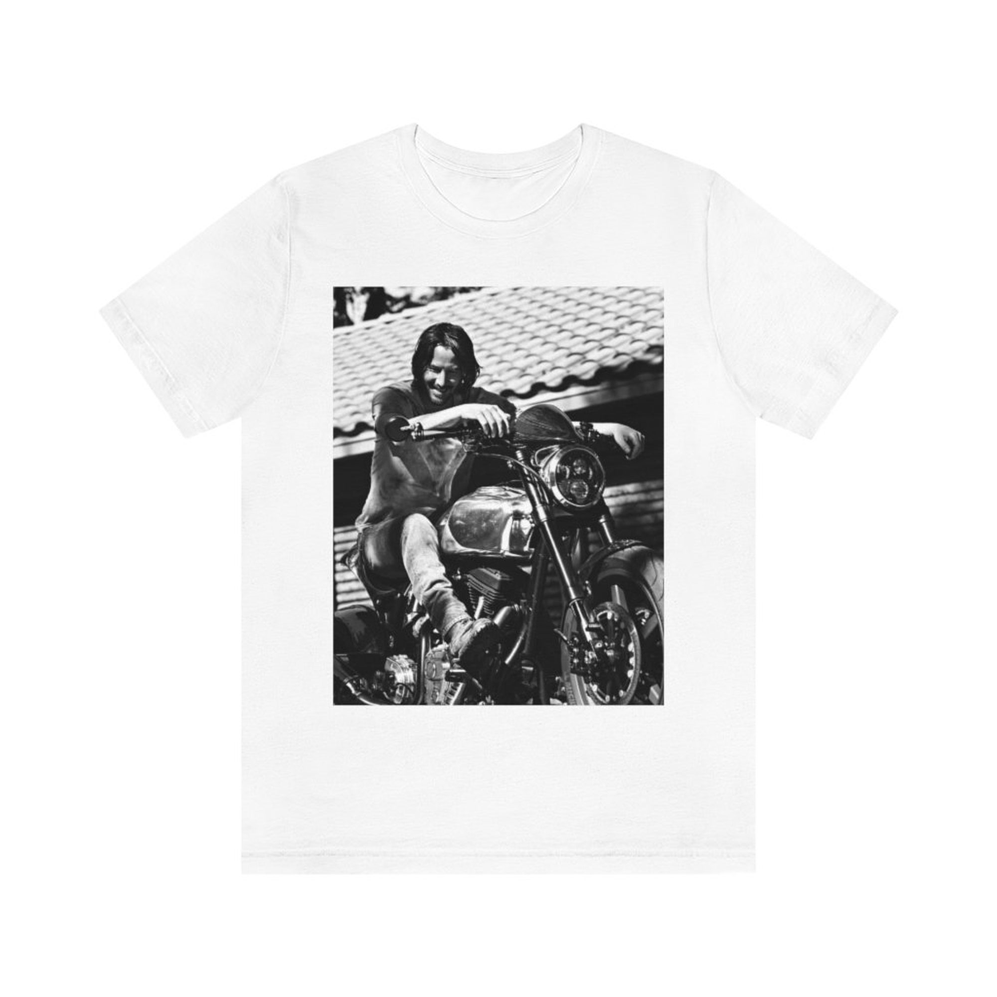 Keanu Reeves T-Shirt / Aesthetic Premium Unisex Crew Neck T-Shirt / Aesthetic Clothing / Birthday Gift / Minimalist Style Tee