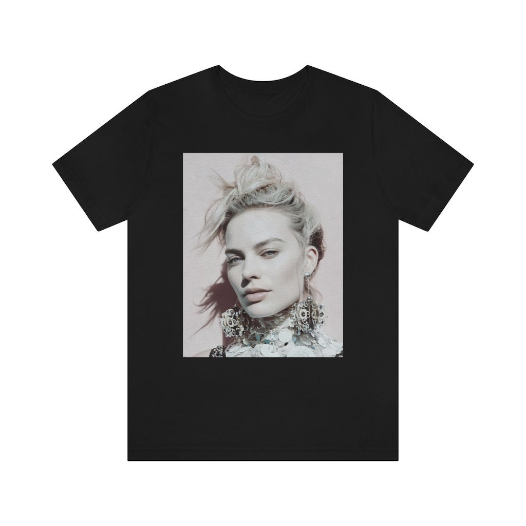 Margot Robbie T-Shirt / Aesthetic Premium Unisex Crew Neck T-Shirt