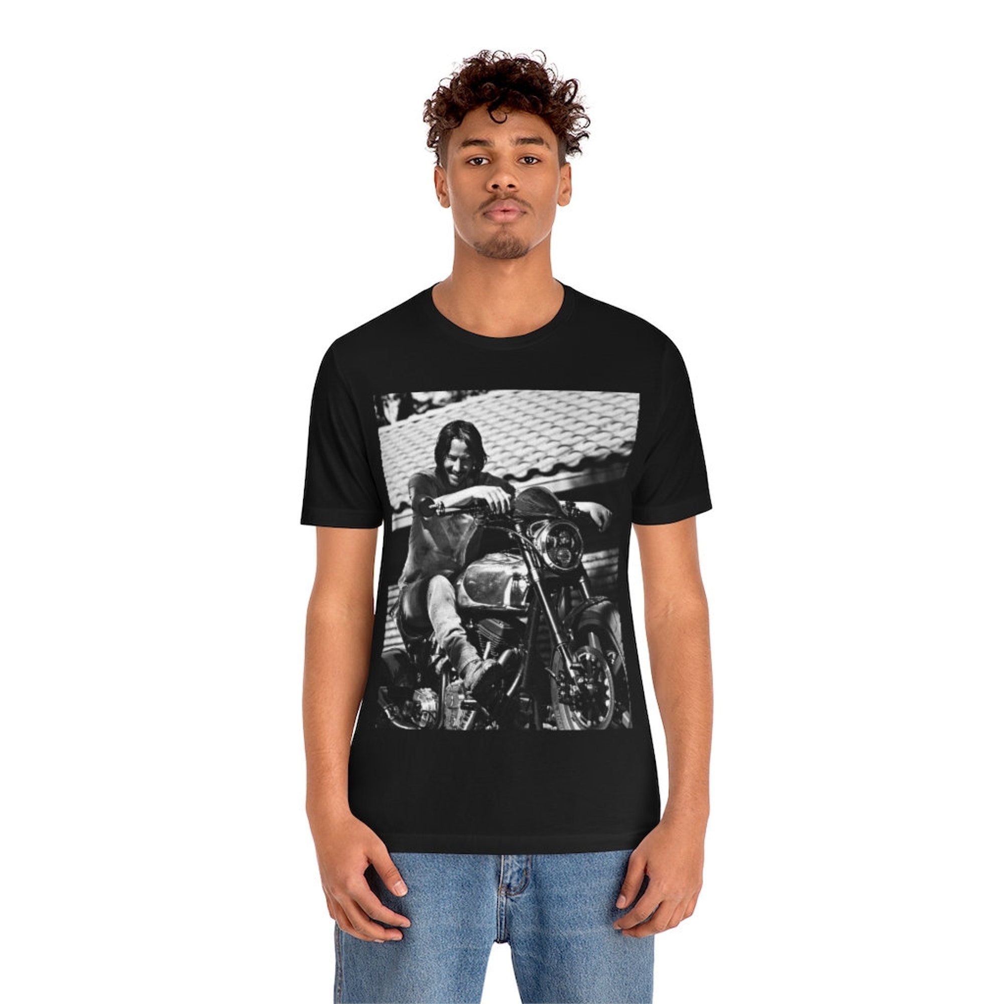 Keanu Reeves T-Shirt / Aesthetic Premium Unisex Crew Neck T-Shirt / Aesthetic Clothing / Birthday Gift / Minimalist Style Tee