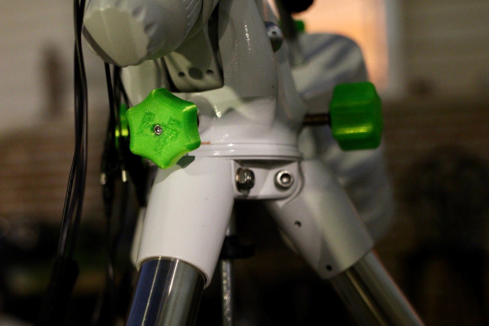 Better EQ6-R Pro Altitude Adjustment Knob (rear) - Etsy