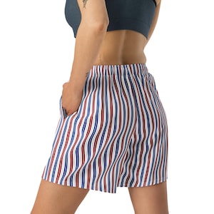 USA Flag Patriotic Printed Athletic Shorts, American Flags AOP Gym Workout Shorts, Casual Summer Shorts with Pockets, USA Patriotic Gifts