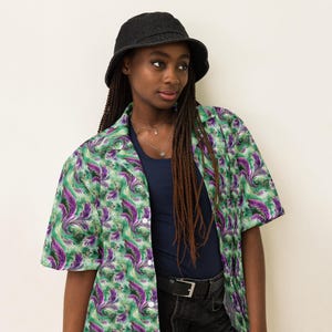 Peacock Feathers Bird Printed Unisex Button Down Shirt, All Over Print Funky Aloha Hawaii Beach Shirt, Trendy Loungewear, Peacock Lover Gift