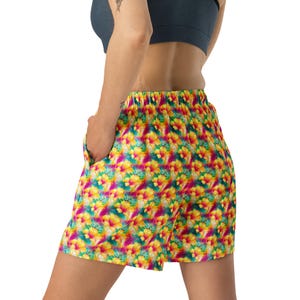Hawaiian Flowers Printed Athletic Shorts, Floral All over Print Gym Workout Shorts, Comfy Summer Fitness Shorts with Pockets, Elastic Waist