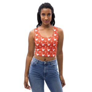 Hearts Printed Women Tank Top, Valentine’s Day Sleeveless Cropped Tank Top Shirt, Workout Fitness Athletic Top, Valentine Day Gifts for Her