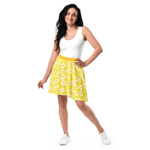 Daisy Flowers Printed Skater Skirt, Plus Size Botanical Skirt for Women, All Over Print Floral Patterned Skirt, Stylish Fashion Comfy Skirt