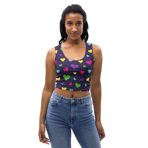 Hearts Printed Women Tank Top, Valentine’s Day Sleeveless Cropped Tank Top Shirt, Workout Fitness Athletic Top, Valentine Day Gifts for Her