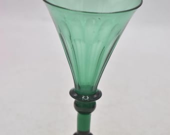 Copa de vino antigua georgiana Bristol Green, c. 1810, soplada a mano, 13 cm, pieza de colección.