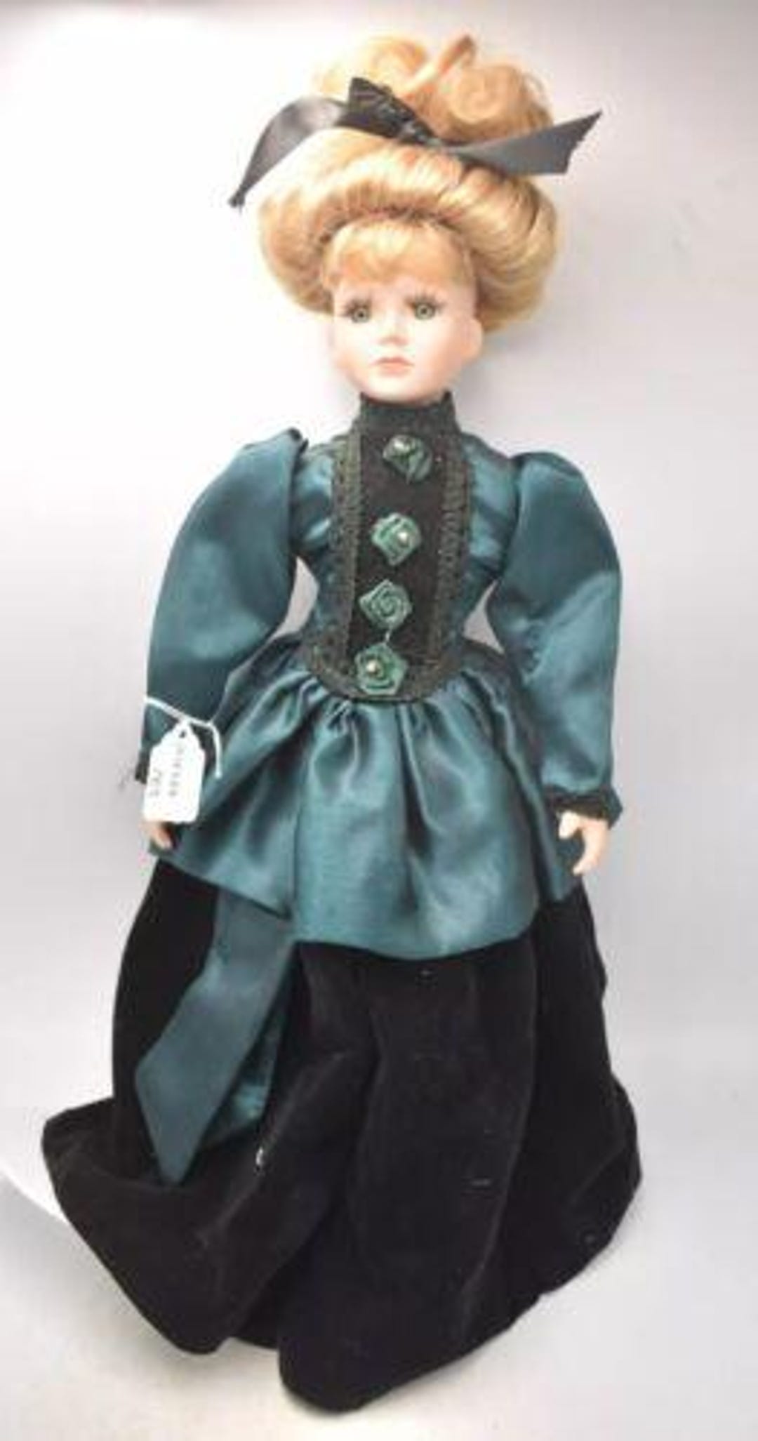 TALL PORCELAIN DOLLS Vintage New Retro Style Beautiful Dresses 42cm approx RARE EUR 50,00 - FR