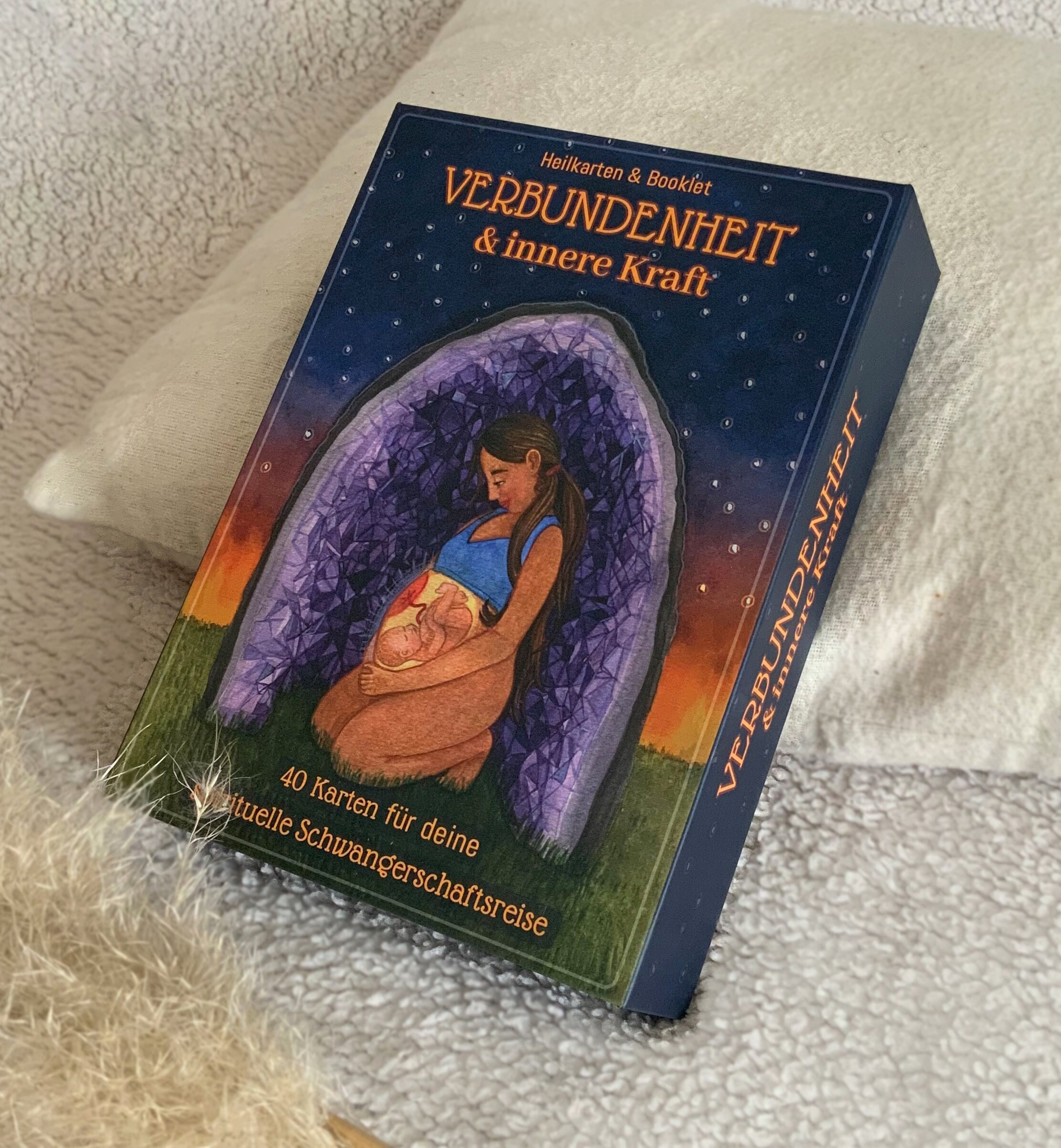 Card set for pregnancy & femininity "Connection and inner strength" - 40 cards + booklet, touching art for women