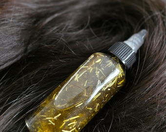 Mélange d'huiles capillaires infusées d'huile de pousse des cheveux, de romarin, de clou de girofle et de nombreuses herbes