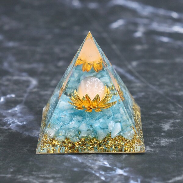 Pyramide d'Orgone Sphère de Cristal Blanc 6 CM avec Quartz Bleu Cuivre Cristal Pierre Énergie Orgonite EMF Protection Méditation Pyramides