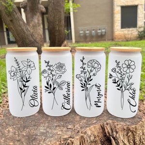 Birth Flower Mug,Bachelorette Gifts,Custom Name Cup,Iced Coffee Glass,Iced Coffee Cup,Birth Flower Tumbler,Birth Flower Gift,Custom Birth,Flower,Glass,cup With Lid,To Go Iced cup,Birth Flower Cup,Cup With Name,sippy cup with name