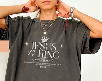 Jezus is koning shirt preppy kleding esthetische christelijke shirt voor vrouwen christelijke kleding christelijke streetwear Bijbelvers tshirt Boho shirt