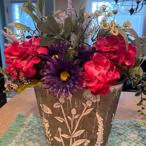 Hydrangea & Daisy Wall Vase