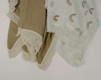 Couverture en mousseline à franges et pampilles | langes à volants et pampilles | Langes unisexes | Décoration de chambre d'enfant | Bébé bohème | Couverture pour bébé