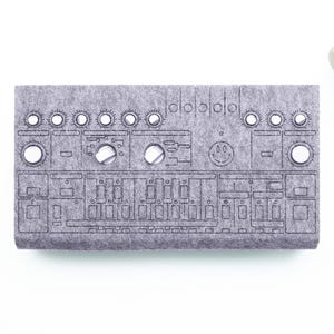 Puede incluir: Un juego de tres tazas de cerámica con un acabado moteado y mate. Las tazas son de color crema, gris claro y gris oscuro. Cada taza tiene un diseño simple y moderno y un asa redondeada.