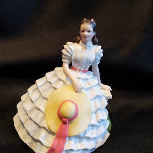 Vintage Avon Images of Hollywood Vivien Leigh as Scarlett O'Hara "Gone with the Wind" figurine