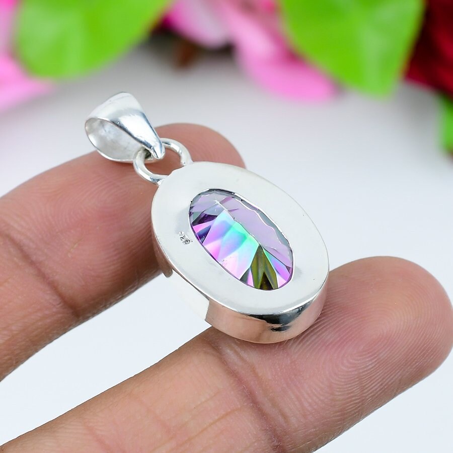 Collana in oro bianco 14k con ciondolo in topazio blu taglio radiante e diamante