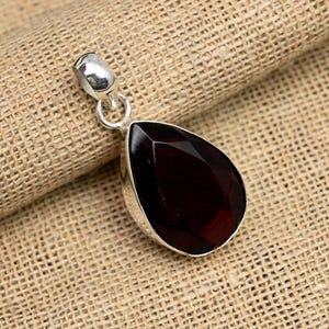Roter Granat Anhänger Schmuck, 925 Sterling Silber Schmuck, handgemachter wunderschöner Anhänger Schmuck, AAA + Edelstein Schmuck, Boho Anhänger für Sie