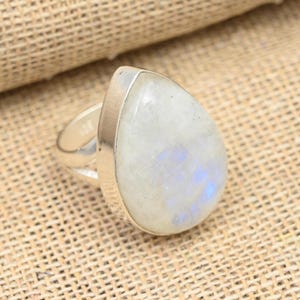 美しいレインボームーンストーンリング、ハンドメイドステートメントリング、925スターリングシルバージュエリー、誕生日プレゼントに最適なムーンストーン宝石ジュエリー