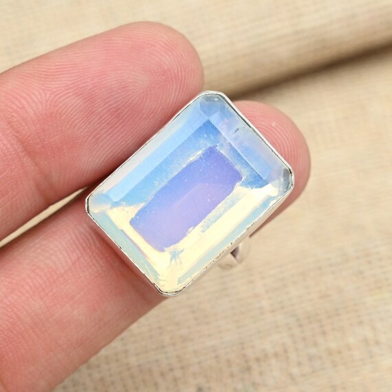 Anello Con Opale Lattiginoso, Gioielli Fatti A Mano In Argento Sterling