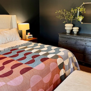 Manta de algodón tejida, estilo Bauhaus moderno de mediados de siglo, funda de sofá geométrica colorida, decoración retro para sofá, regalo original de MCM para el hogar.