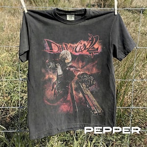 Devil May Cry 2 Shirt, Dante Vintage Grafik-T-Shirt, Japanisches Anime-Gamer-Shirt, Retro-Gaming-T-Shirt, Cooles Geschenk für Devil-Jäger