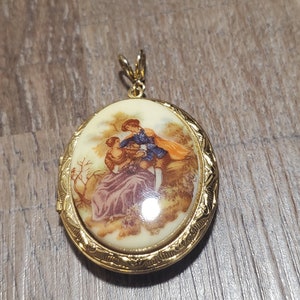 Lovely vintage Fragonard style Long No Tarnish Goldtone pendant necklace