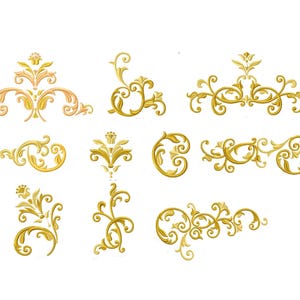 Può includere: Una collezione di disegni in filigrana dorata e ornata. I disegni presentano linee sinuose, elementi floreali e motivi simmetrici. Gli elementi in filigrana sono posti su uno sfondo bianco, evidenziando i dettagli intricati e lo stile elegante.