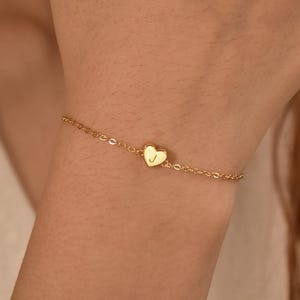 Minimalist 3D Heart Charm Bracelet, Custom Initial Bracelet, Engraved Heart Bracelet,Custom Gold Letter Bracelet,Gift for Her, Gift for Mom