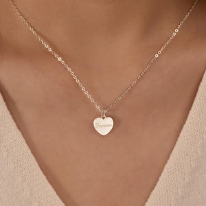 Colar de coração gravado, colar com pingente de coração, joias com data memorável, colar com nome e data, joias de amor, presente de aniversário, presente de aniversário para ela