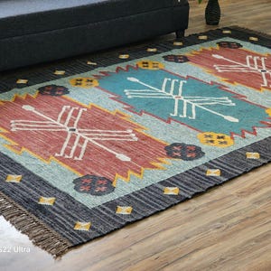Handwoven Wool Jute Kilim Rug: Vintage Turkish Southwestern Design