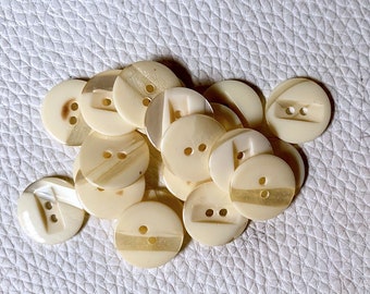 Off white vintage buttons | 18mm | mother-of-pearl effect |