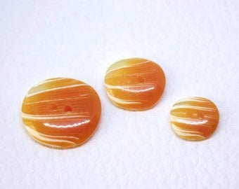 Boutons vintage en résine orange et blanche