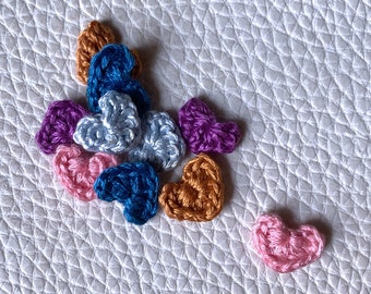 10 coeurs miniatures au crochet