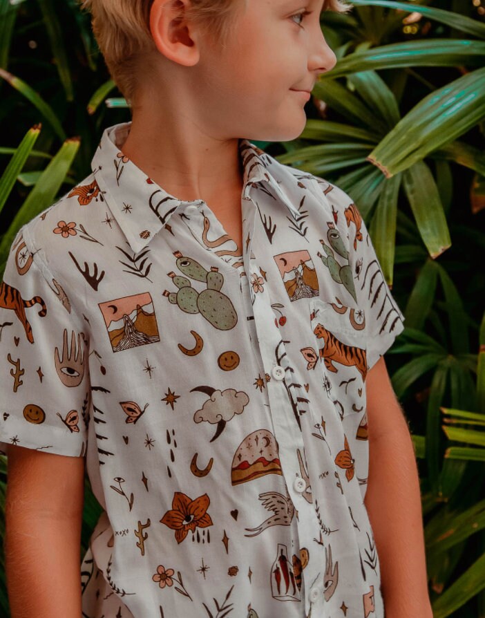 Toddler Boy's Shirt-Size 3T-Button-up Short Sleeve-Australian Aboriginal Print-Brown Lizard Print-Outback-100% Cotton-Ready To Ship Kleding Jongenskleding Tops & T-shirts Overhemden en buttondowns 
