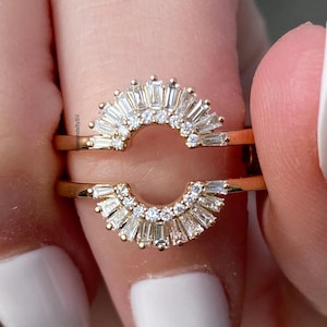 Wrap Matching Band, 4.88 TCW konisch zulaufendes Baguette & runder Schnitt Moissanite Guard Wrap Brautjungfer Band, 10k Gelbgold doppelt gebogenes Band
