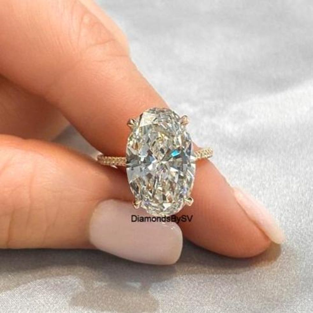 18 x 13 MM オーバルカット モアッサナイト エンゲージリング、見事な