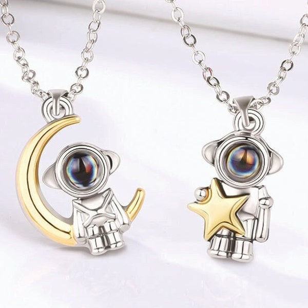 Necklace with i love you in 100 different languages