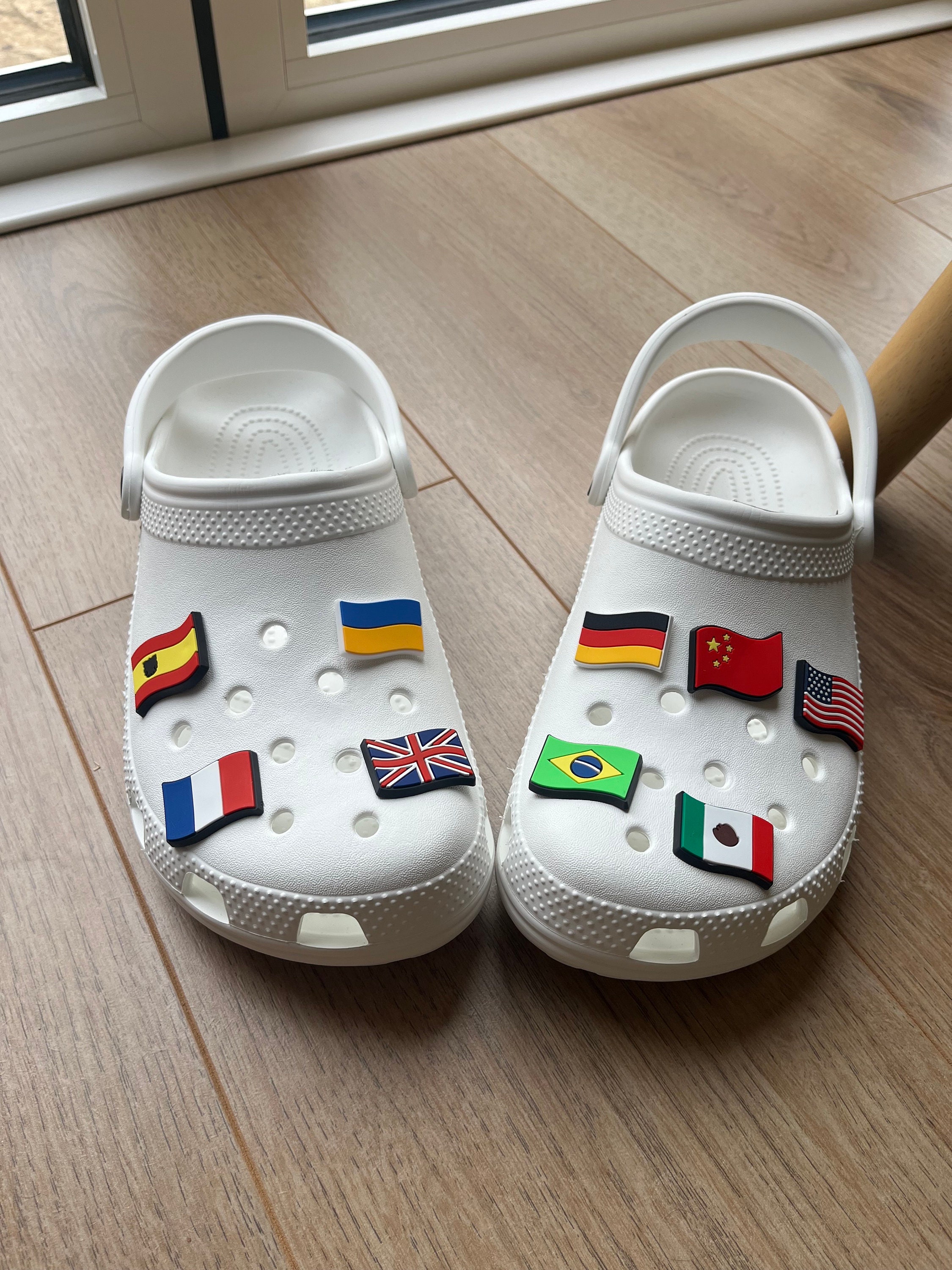 Crocs flag sales