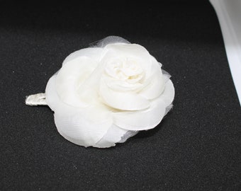 Pince barrette à cheveux une fleur blanc cassé  clip mariage fêtes