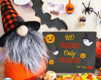 Halloween Welcome Sign - No Tricks Only Treats