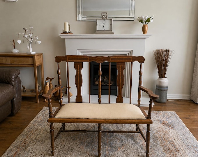 Beautiful Edwardian two seater drawing room settee,