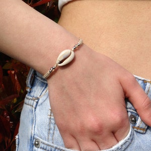 Pulsera de macramé Sea Shell. Pulsera Shambala con cuentas. Pulsera a juego. Joyas mínimas de verano todos los días. Caja de regalo para hija, hermana, esposa