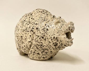 Handgemachte Keramik Bär Skulptur: Minimalistische Steinzeug Figur