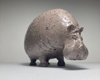Handgefertigt Grau Keramik Hippo Figur: Minimalist Home Decor