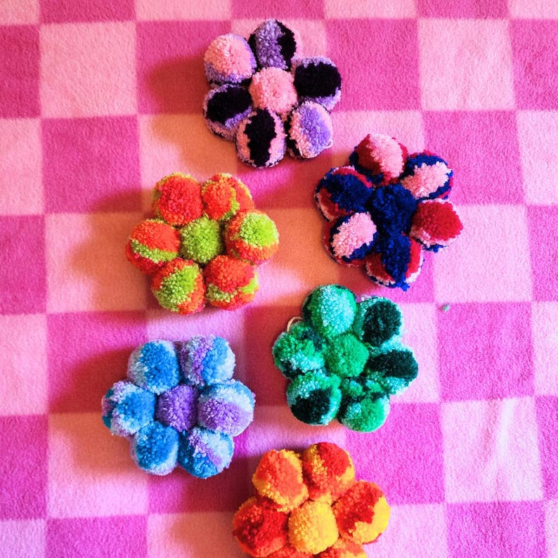 Retro Pom Pom Flower Wall Hanging / Retro Wall Art / Y2K Aesthetics / Funky Dopamine Wall Decor image 4