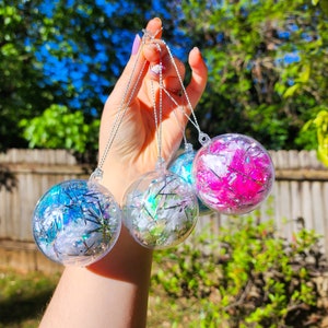 Sparkle Globe Baubles, Set of 2 or 4 Waste Free Baubles, Christmas Tree Ornaments, Christmas Decorations, Sparkly Retro Tree Deco, Tinsel